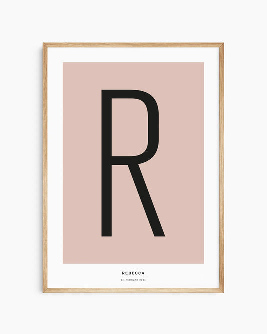 Bogstavsplakat med barnets navn og egen tekst, en unik vægdekoration til børneværelset