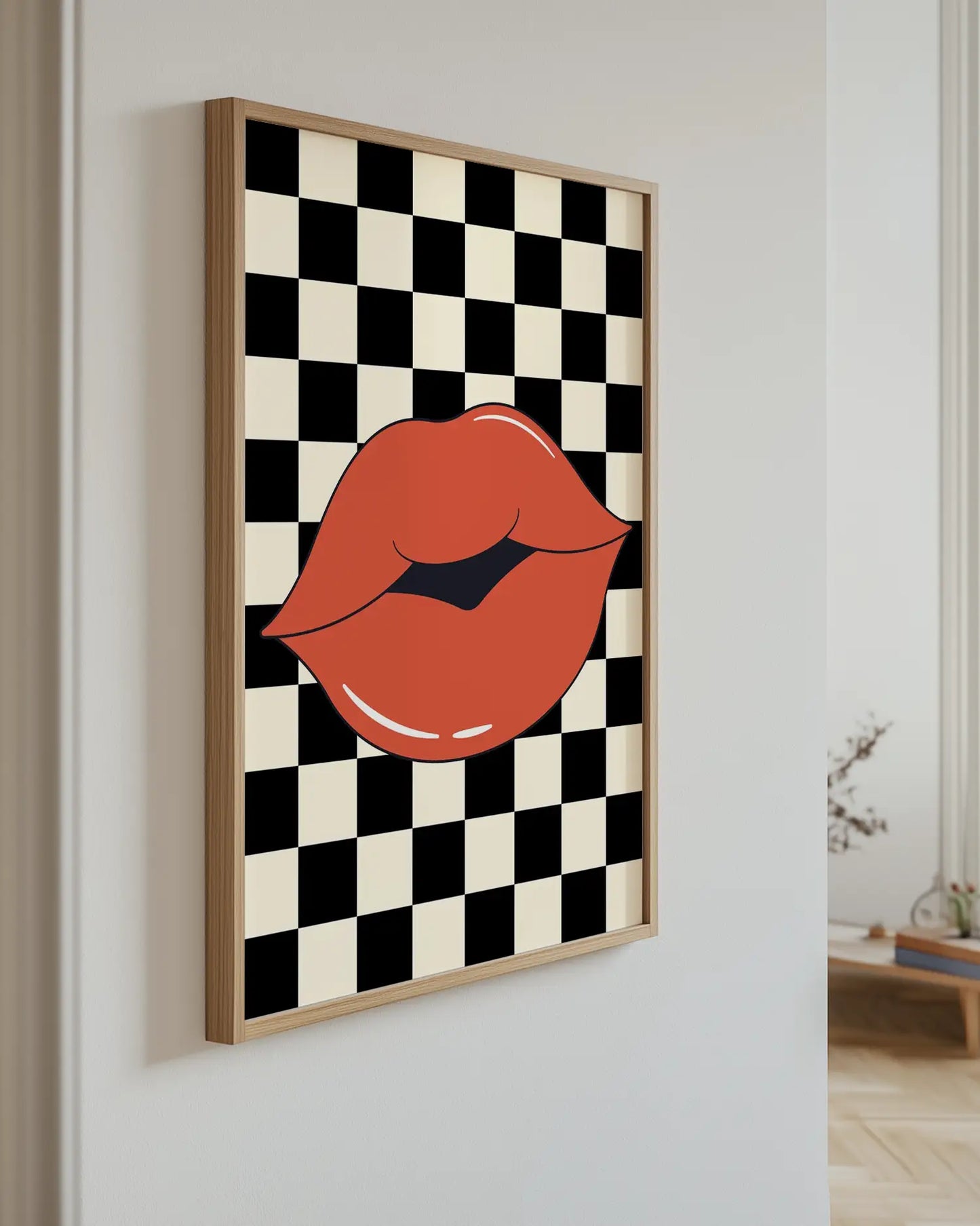 Wallart poster with kissing lips o a checkered background on the wall
